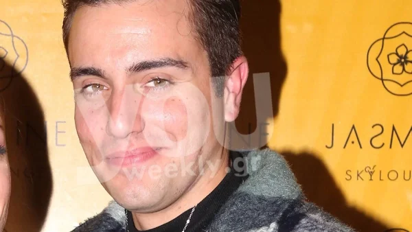 Ερωτευμένος ξανά ο Γιάννης Χατζηγεωργίου - Τα "καυτά" φιλιά με την καλλονή σύντροφό του στις κάμερες