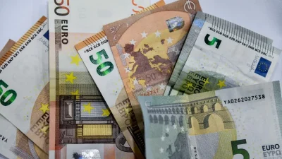 Αυξάνεται ο κατώτατος μισθός - Πότε θα ξεκινήσει και ποια θα είναι η βάση