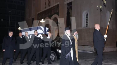 Κηδεία Τέως Βασιλιά Κωνσταντίνου: Ξεκίνησε το λαϊκό προσκύνημα - Η στιγμή που η σορός του φτάνει στη Μητρόπολη Αθηνών