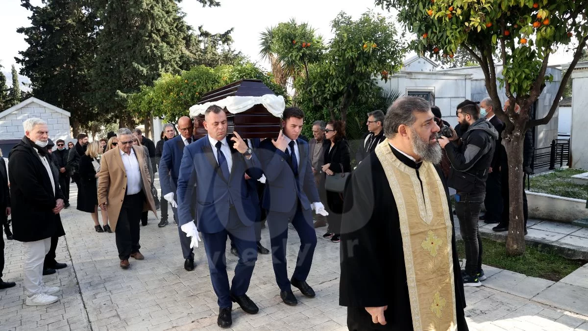 Θρήνος στην κηδεία του Ερρίκου Ανδρέου - Χωρίς της σύζυγό του, Νόρα Βαλσάμη