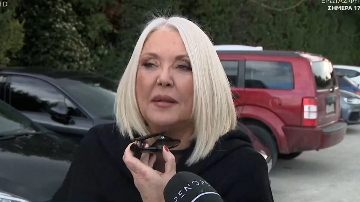 «Ο κόσμος θα κρίνει αν άξιζε που...»: Η εξομολόγηση της Ρούλας Κορομηλά για την επιστροφή της στο γυαλί