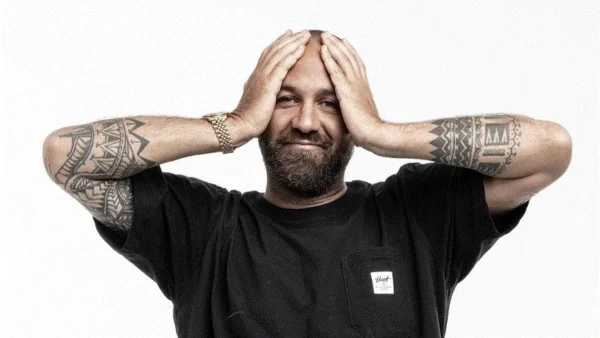 Κώστας Αναγνωστόπουλος: Μοιάζουν σαν δυο σταγόνες νερό - Αυτή η γνωστή ηθοποιός είναι αδελφή του