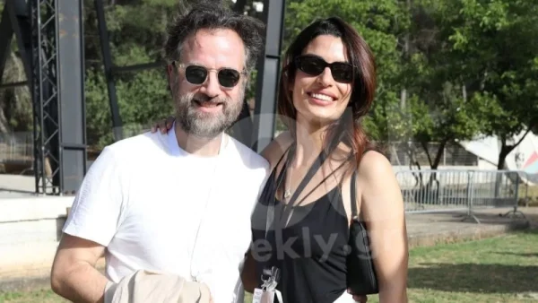 Ανανεωμένος στο πλευρό της Σωτηροπούλου στο Λονδίνο - Η μεγάλη αλλαγή στην εμφάνιση του Κωστή Μαραβέγια