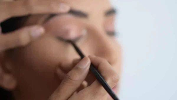 To All-In Makeup Prep που πωλείται κάθε 15'' παγκοσμίως!