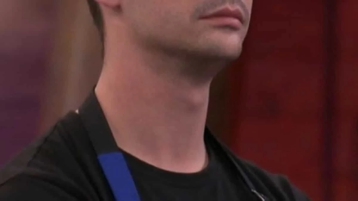 Ανακοινώθηκαν τα ευχάριστα για παίκτη του MasterChef - Έκανε πρόταση γάμου με μονόπετρο "κοτρόνα" στην καλή του κάτω από τον Πύργο του Άιφελ