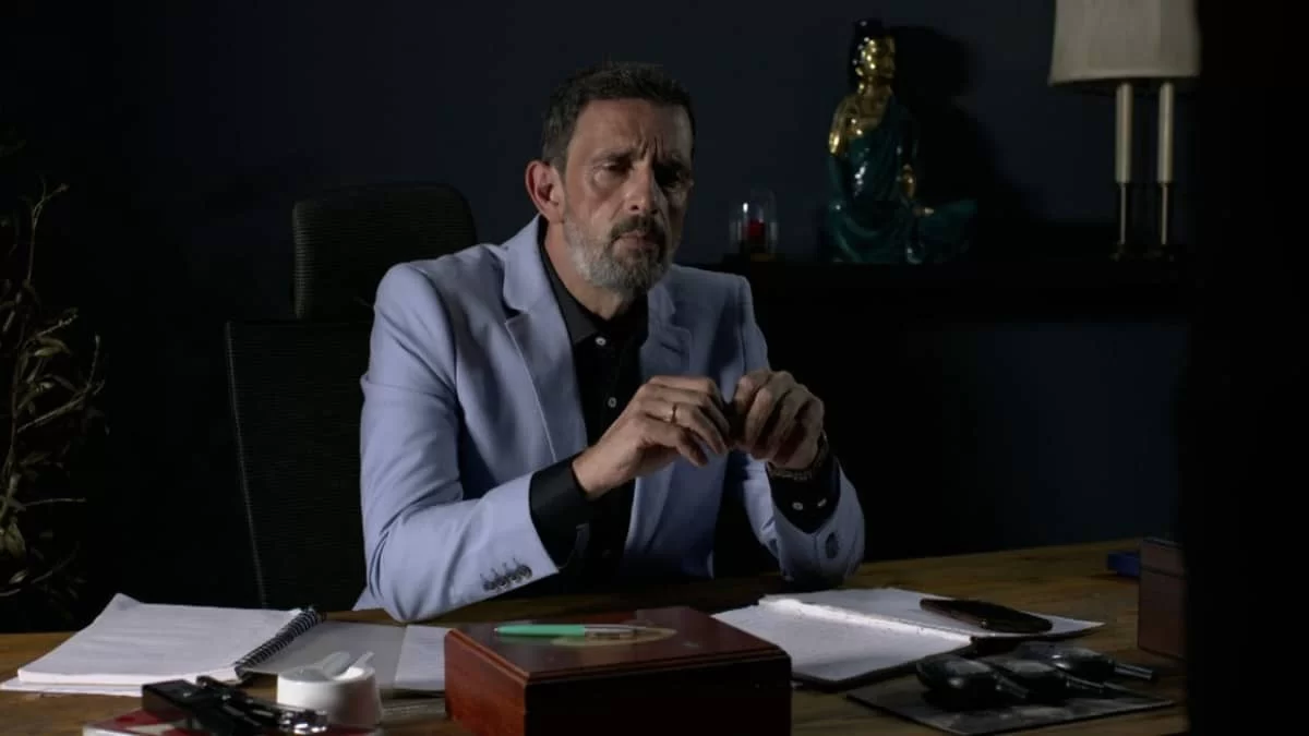 Μαύρο Ρόδο: Αντικρίζει το άψυχο σώμα της... - Η σκηνή του Λεωνίδα Κακούρη που θα ανατριχιάσει τους τηλεθεατές