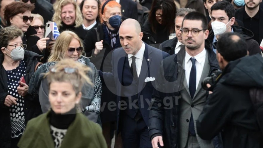 Κηδεία Τέως Βασιλιά Κωνσταντίνου: Όλοι κοιτούσαν την κατάξανθη εγγονή του και το φόρεμα που επέλεξε να βάλει