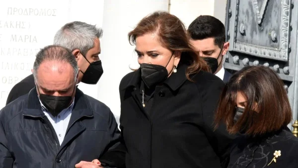 Θλίψη - Βαρύ πένθος για την Ντόρα Μπακογιάννη