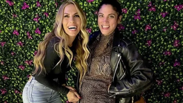 «Feeding Time»: Το συγκινητικό στιγμιότυπο της Ντορέττας Παπαδημητρίου με την Μαίρη Συνατσάκη και την κόρη της