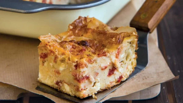 Λαχταριστή πατσαβουρόπιτα της γιαγιάς με τυριά και ντομάτα