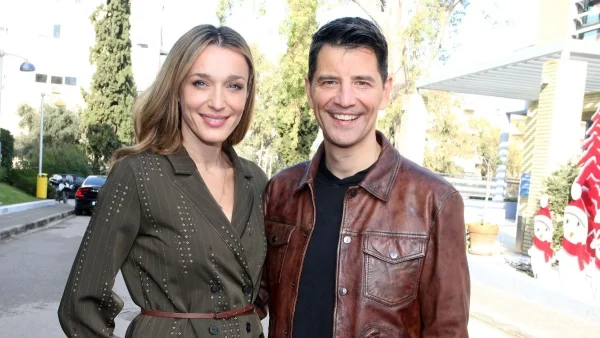 «Αφού σε βλέπω μωρέ»: Το ξεκαρδιστικό βίντεο του Σάκη Ρουβά με την Κάτια Ζυγούλη - Κάνει τον γύρο του διαδικτύου