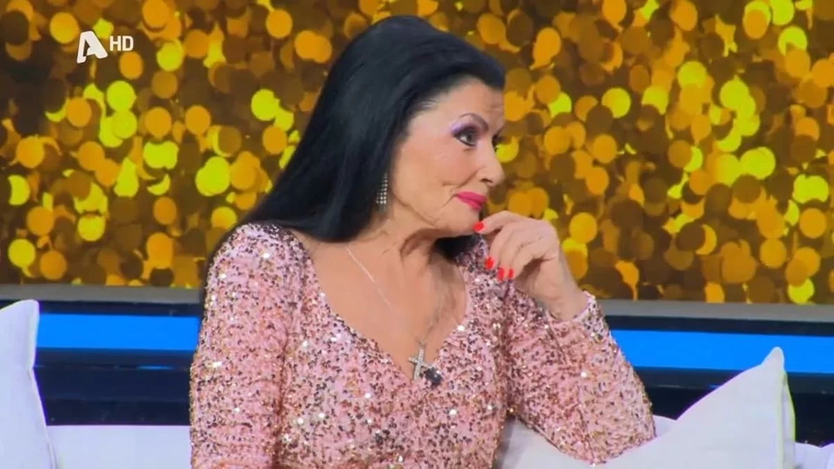 Chart Show: «Με χόρευε και μου...» - Το άγριο φλερτ που δέχτηκε η Σαπουντζάκη από τον...