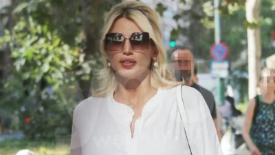 Γυμνή με πέπλο στο κεφάλι - Η αδημοσίευτη φωτογραφία της Κωνσταντίνας Σπυροπούλου από την εγκυμοσύνη της που κέρδισε βραβείο