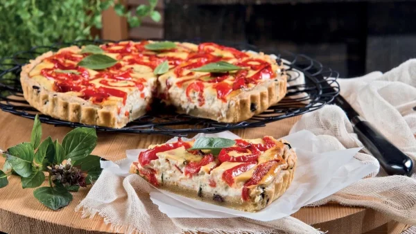 Θα μυρίσει όλο το σπίτι... χωριό: Χωριάτικη τάρτα µε ελιές και πιπεριές