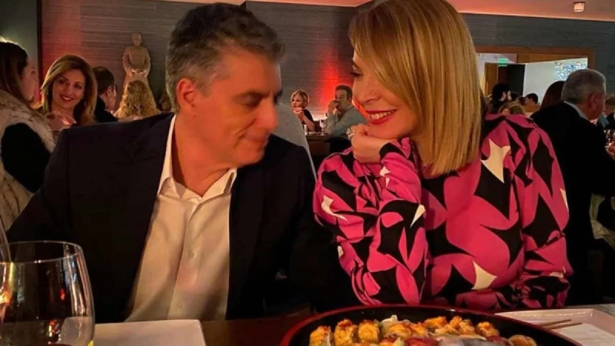 Σπάνια στιγμιότυπα: Η Τατιάνα Στεφανίδου και ο Νίκος Ευαγγελάτος "τα έσπασαν" με τα τρία παιδιά τους στη βραδινή τους έξοδο