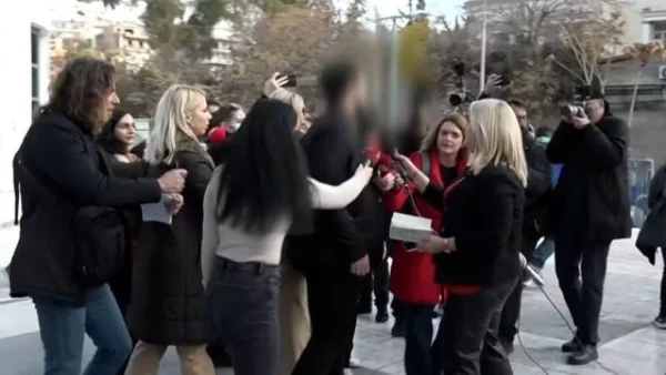 Τραγωδία Πάτρα: Βαρύ το κλίμα στο ετήσιο μνημόσυνο της 9χρονης - Γιατί δεν πραγματοποιήθηκε στο μέρος που κηδεύτηκε