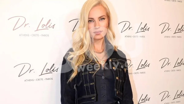 Αχώριστες μαμά και κόρη - Η βραδινή έξοδος της Τζούλιας Νόβα με την μικρή Δάειρα