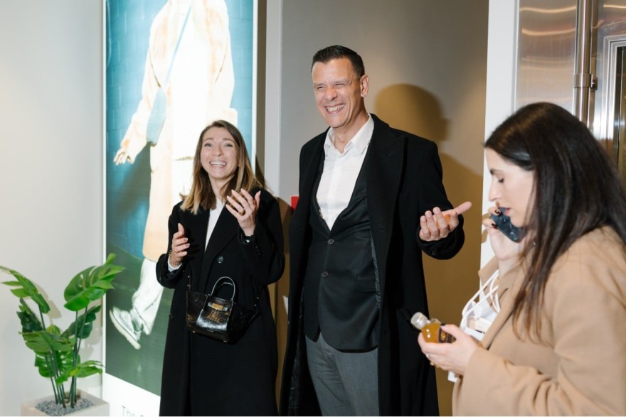 Λαμπεροί καλεσμένοι & Χριστουγεννιάτικη διάθεση στο άνοιγμα του πρώτου καταστήματος UGG