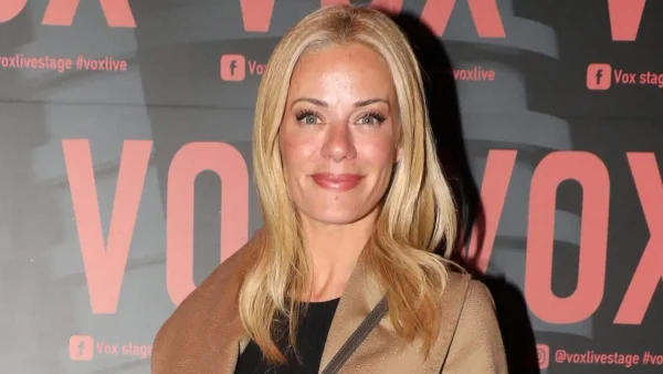 Σπάνια δημόσια εμφάνιση για την Ζέτα Μακρυπούλια και τον άνδρα που βρίσκεται συνεχώς στο πλευρό της - Φωτογραφίες