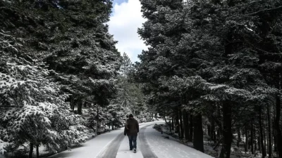 Καιρός 6/2: Στα λευκά σήμερα η Αττική - Πολύ χαμηλή θερμοκρασία