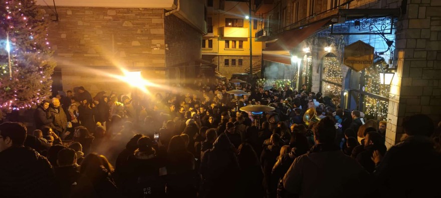 Γραμμόφωνο: Που βρίσκεται το πιο παραδοσιακό μεζεδοπωλείο που σε μεταφέρει σε άλλη εποχή