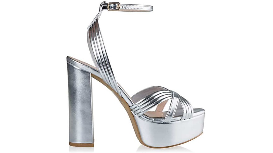 Τα πέδιλα του χειμώνα: «Άσχημα» και «χοντροκομμένα» αλλά πρώτα σε πωλήσεις!