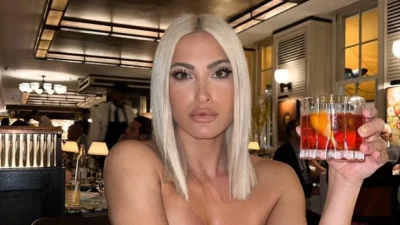 Ανανεωμένη η Ιωάννα Τούνη - Για βόλτα στη Γλυφάδα με τον μπέμπη στο πλευρό της