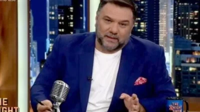 «"Έφυγε" πριν από λίγες ημέρες...» - Βαρύ το κλίμα στο The 2night show με τον Γρηγόρη Αρναούτογλου