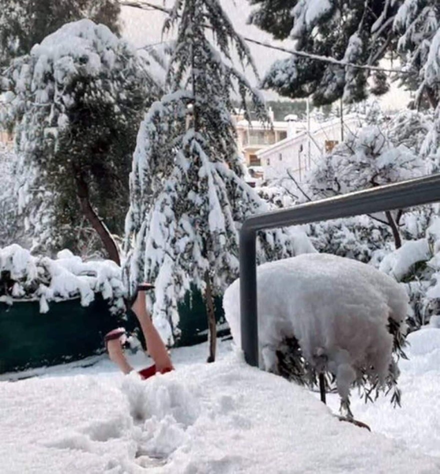 Δήμητρα Αλεξανδράκη τούμπα στο χιόνι
