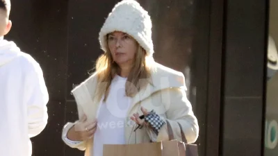 Μετά τις κουβέντες για την τηλεοπτική της επιστροφή - Η μοναχική βόλτα της Αλιμπέρτη στη Γλυφάδα