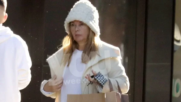 Μετά τις κουβέντες για την τηλεοπτική της επιστροφή - Η μοναχική βόλτα της Αλιμπέρτη στη Γλυφάδα