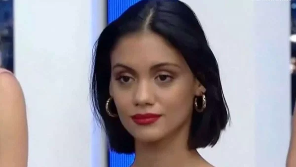 Αγνώριστη από το GNTM του 2018 - Με μακρύ μαλλί και full in love στο πλευρό του συντρόφου της η Άννα Αμανατίδου