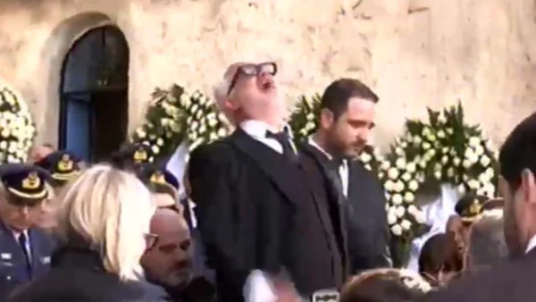 Ανδραβίδα: «Γι' αυτό σε έφερα εδώ» - Ούρλιαζε πάνω από το φέρετρό του και "σπάραζε" ολόκληρος ο πατέρας του Μάριου Μιχαήλ Τουρούτσικα