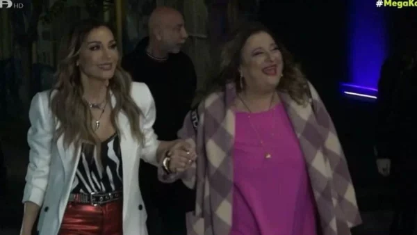 Δέσποινα Βανδή: Χαμογελούσε και έψαχνε την πόρτα - Η πρώτη αντίδραση μετά το σάλο με τον Μπισμπίκη