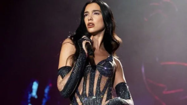 Τρελά ερωτευμένη η Dua Lipa - Σε σχέση με τον γιο πασίγνωστου Έλληνα σκηνοθέτη