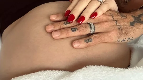 Νέα εγκυμοσύνη στην showbiz - Το ανακοίνωσε με την πρώτη φωτογραφία της φουσκωμένης της κοιλίτσας