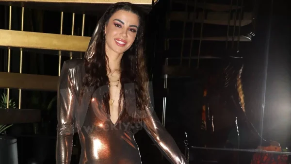 Κοιτούσαν όλοι το καυτό άνοιγμα στην πλάτη της - ''Σούσουρο'' με την τελευταία εμφάνιση της Παπαδοπούλου πριν μπει στο Survivor all star