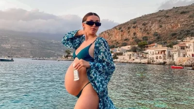 Με δάκρυα στα μάτια η Ιωάννα Σιαμπάνη - Η φωτογραφία με το τεστ εγκυμοσύνης που κάνει τον γύρο του διαδικτύου