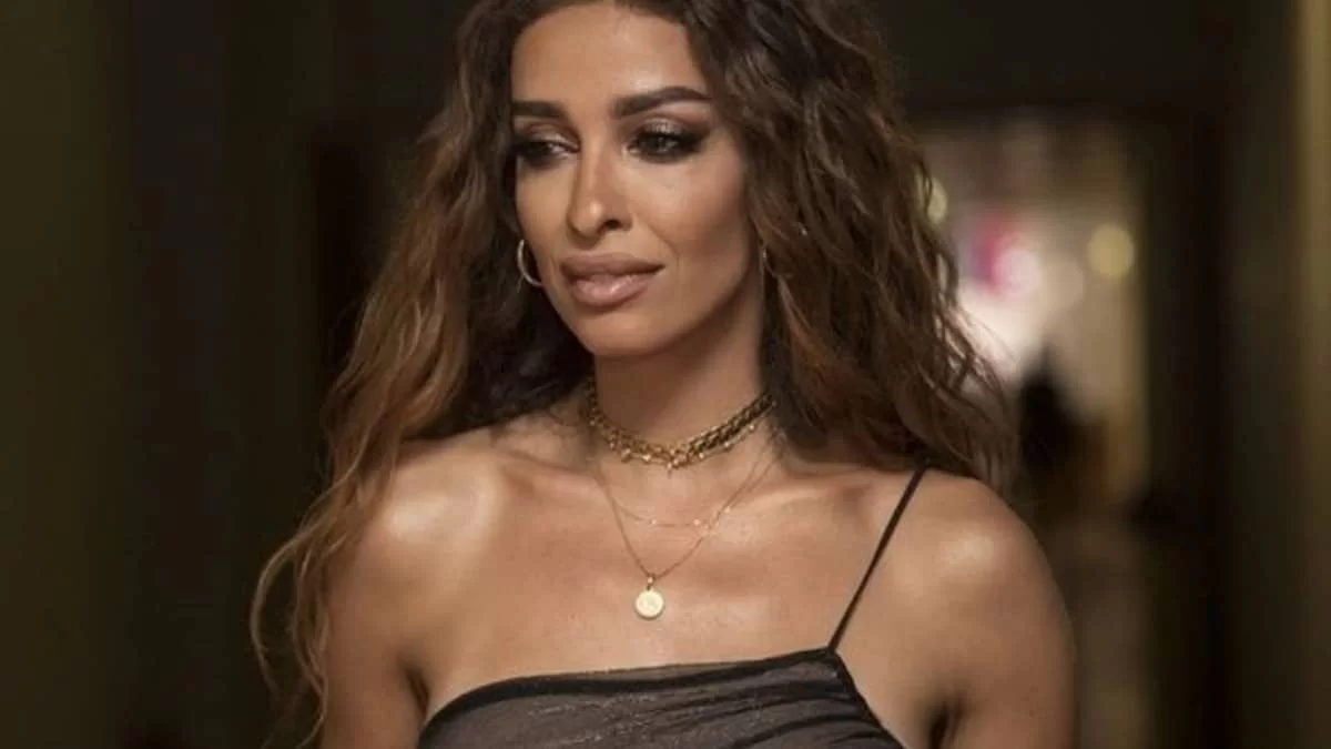 Ελένη Φουρέιρα: «Κρατάω ζεστή τη φουσκωμένη μου κοιλιά» - "Συναγερμός" στο σπίτι της τραγουδίστριας μετά την κακοκαιρία "Μπάρμπαρα"