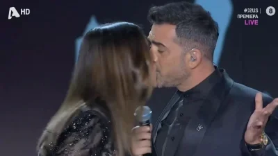 J2US: «Να το κάνουμε...» - Η αφοπλιστική απάντηση του Κωνσταντινίδη στην κάμερα του ALPHA μετά το φιλί με τη Γιαγκούση