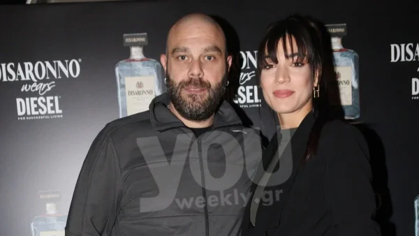 Στο πάτωμα μπροστά από το τζάκι - Full in love στο σπίτι τους Ήβη Αδάμου & Μιχάλης Κουϊνέλης