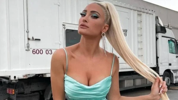 «Κουράσατε! Ανοίξτε κανένα βιβλίο...» - Οργισμένη η Τούνη με τα αρνητικά σχόλια για την φωτογράφιση με το μωρό στα χιόνια