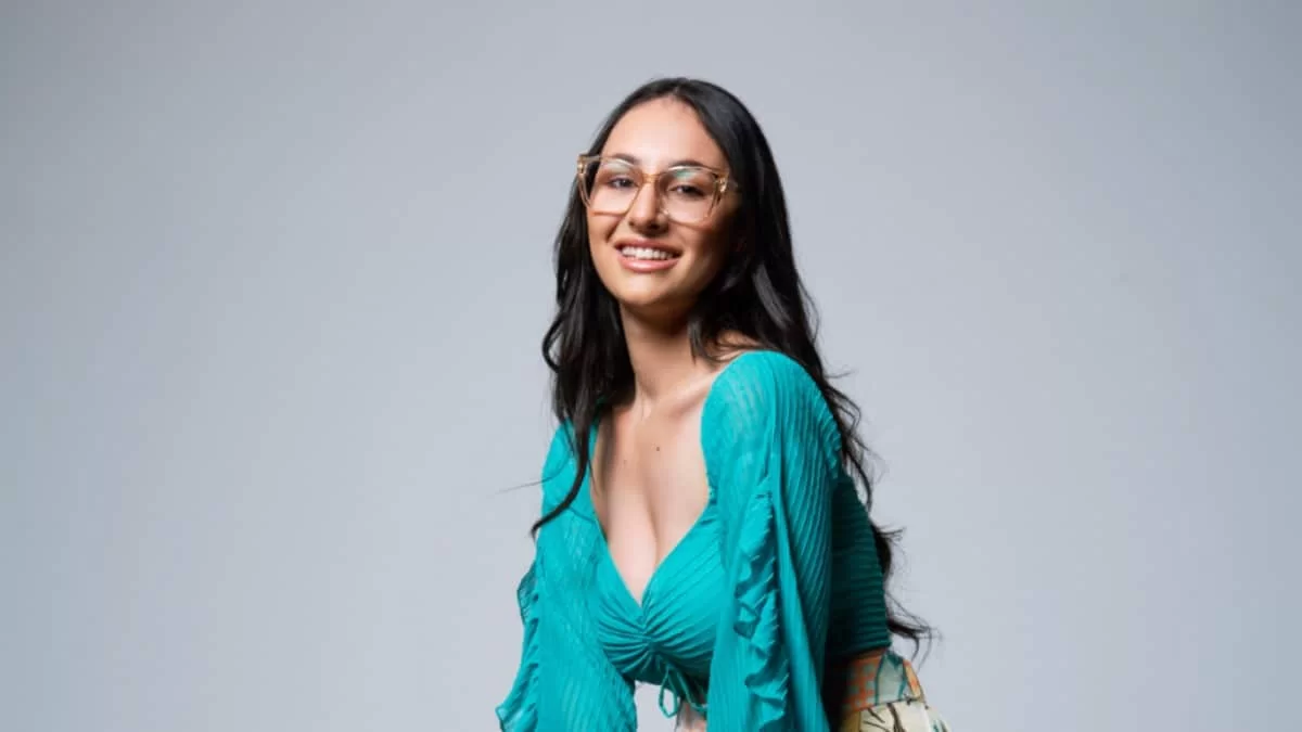 Μπορεί να μην πάει στην Eurovision αλλά δεν το βάζει κάτω - Το τραγούδι της Klavdia που τα "σπάει"