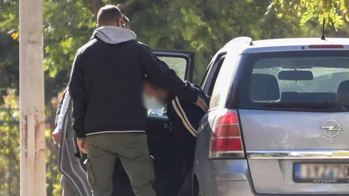 Κολωνός: Δερματολόγος με πέντε παιδιά βίαζε την ανήλικη για 50 ευρώ - Τι υποστήριξε μετά την σύλληψή του