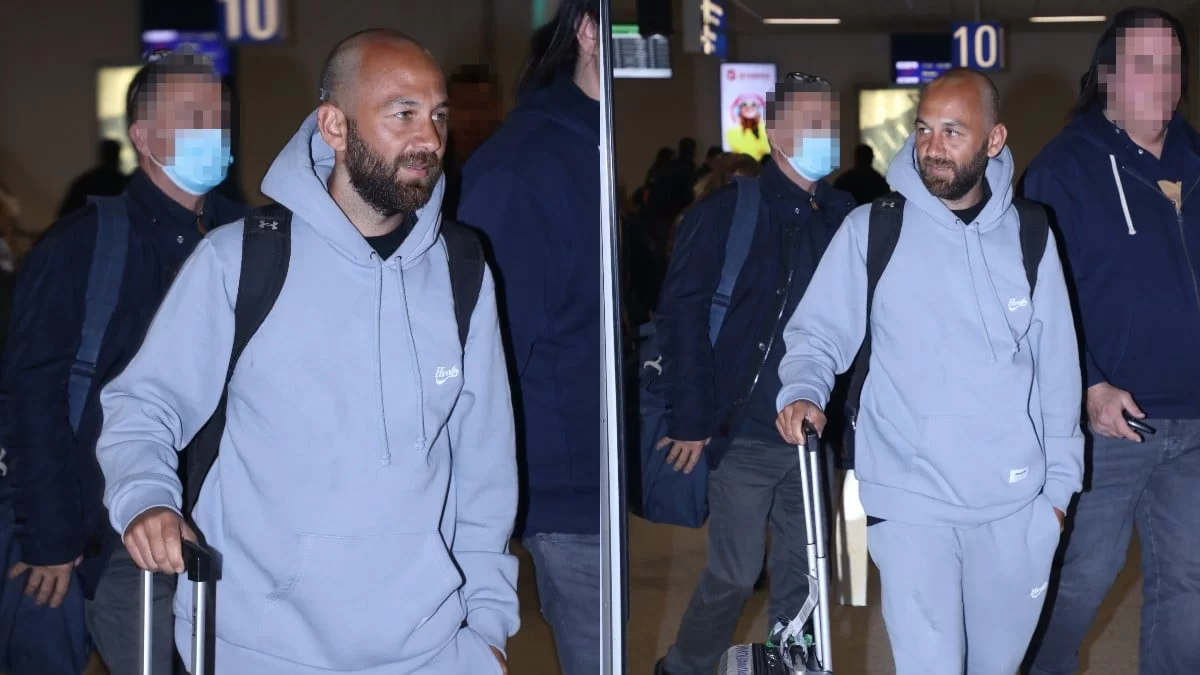 Εμφανίστηκε με μάσκα κλόουν - Η άφιξη του Κώστα Αναγνωστόπουλου στην Ελλάδα μετά την αποχώρηση του από το Survivor All Star