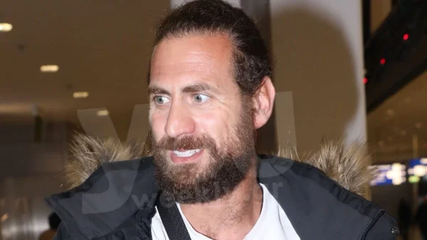 Survivor All Star: Με σακούλες δώρων στα χέρια - Επέστρεψε στην Ελλάδα ο Κώστας Παπαδόπουλος μετά την αποχώρηση του