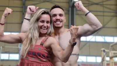 Με ορούς στα χέρια και την κοιλιά τούρλα - Η εικόνα της Βασιλικής Μιλλούση ένα βήμα πριν τον τοκετό που έγινε viral σε λίγα λεπτά