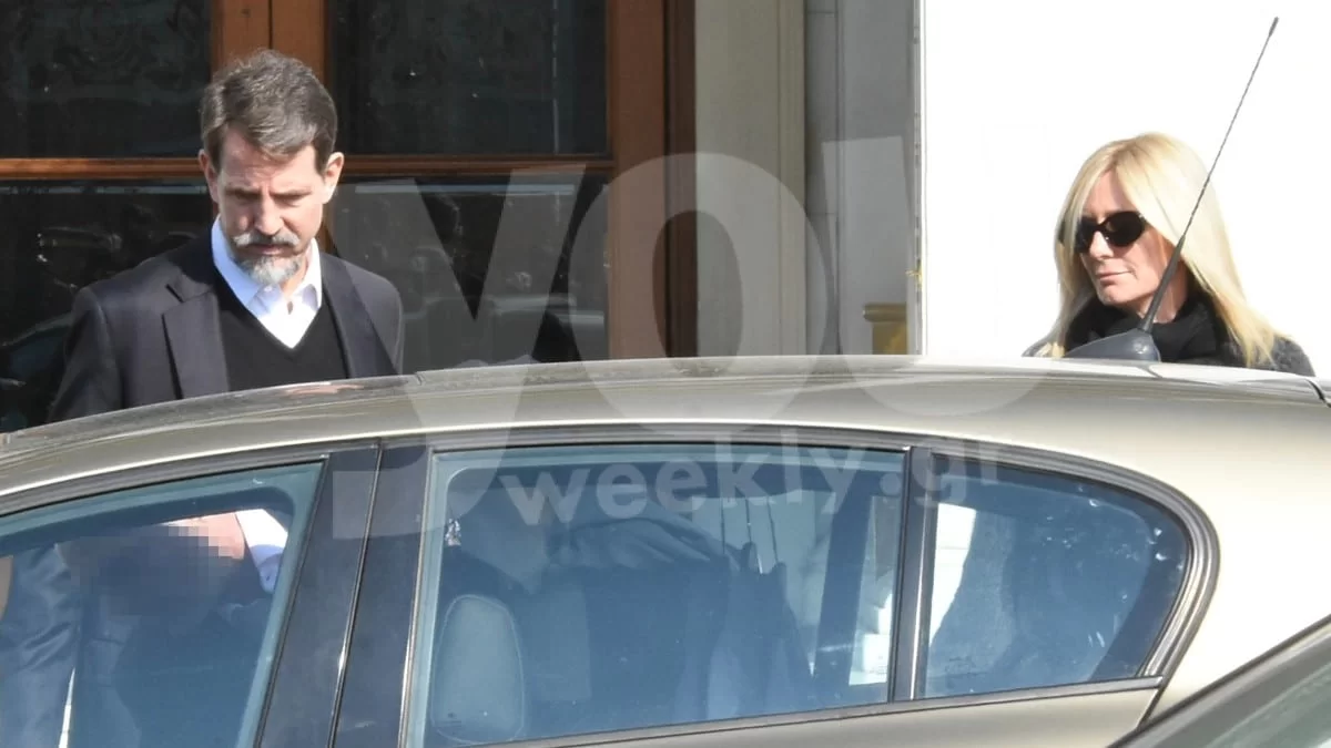 Στα μαύρα από πάνω μέχρι κάτω με γυαλιά ηλίου να κρύβουν το πρόσωπό της - Η έξοδος της Μαρί Σαντάλ δίπλα στον Παύλο Γλύξμπουργκ