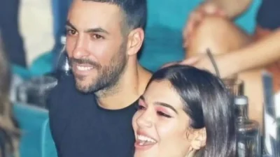 Εκείνος ημίγυμνος και εκείνη με φλογερό κόκκινο φόρεμα - Η νέα κοινή εμφάνιση της Νικολαΐδη με τον Αλέξανδρο Πολυχρονιάδη