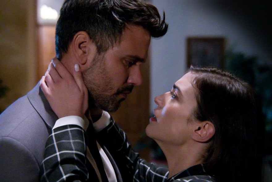 ανατροπή με τους Παγιδευμένους